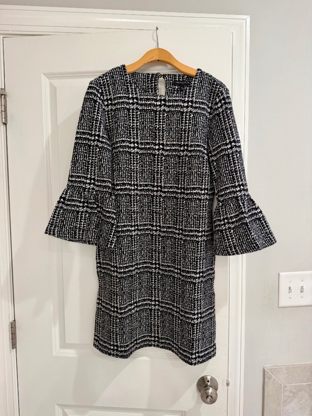 Banana Republic Black & White Tweed Bell Sleeve Dress – XS